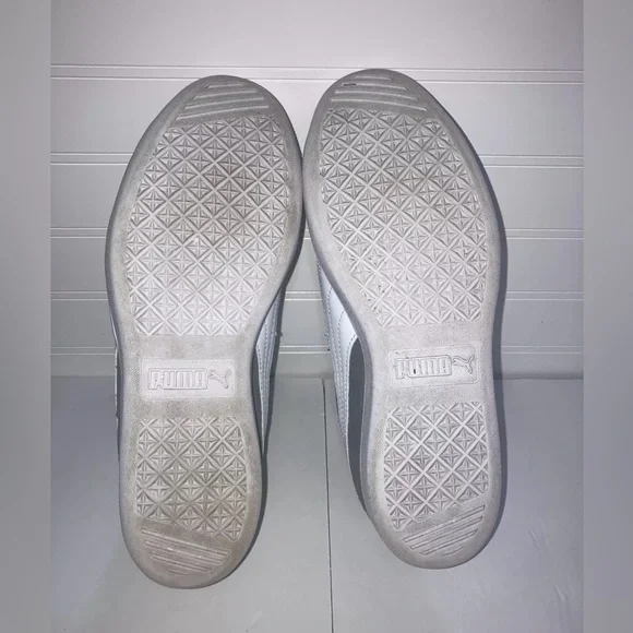 Women’s Size 8.5 Puma Grey Low Top Shoe, Soft Foam Pad. - Picture 6 of 7